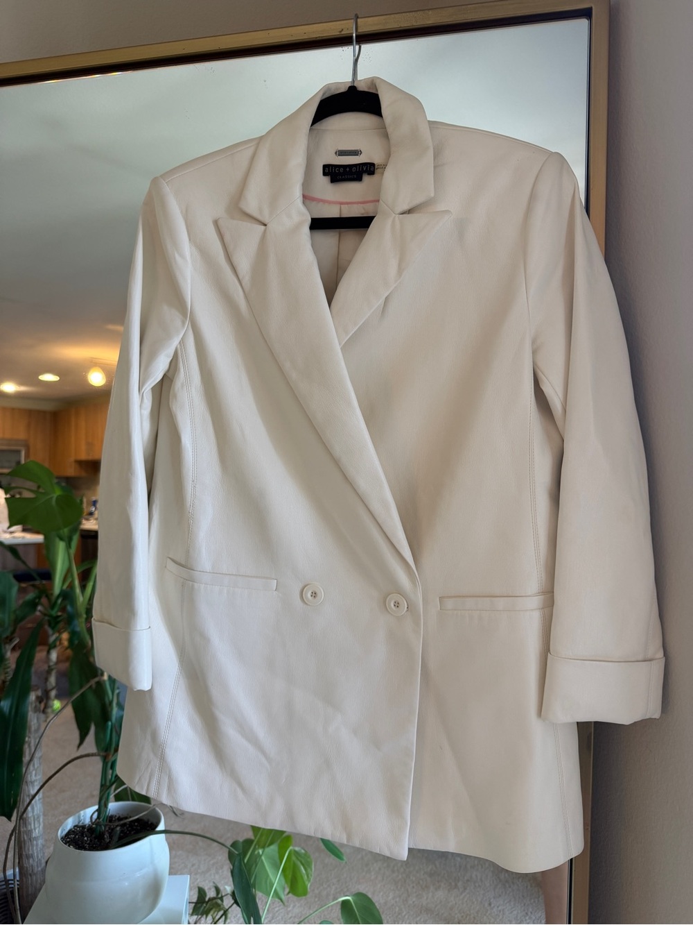 Alice + Olivia 'Justin' vegan leather in ivory Double-Breasted Blazer size 4
